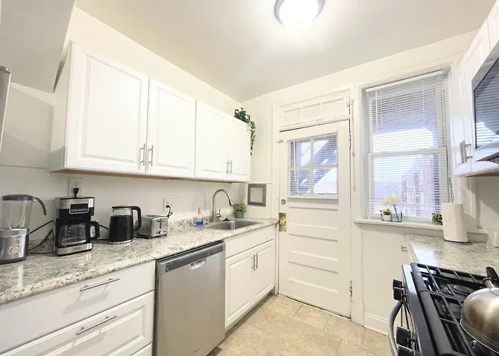 Garden Style Studio @ Forest Park & City!