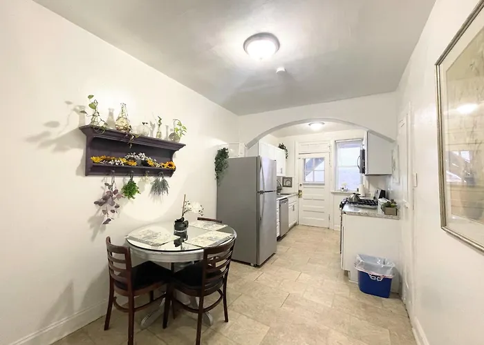 Garden Style Studio @ Forest Park & City!